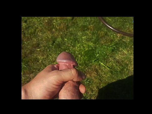 ❤️ Hottie si fa scopare a figa rosa è cums cun un squirt in un giardinu d'estate Porno à co.pornokey.ru