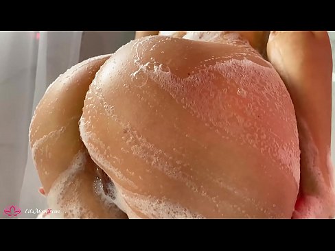 ❤️ Brunette si masturba a figa cù un vibratore per un orgasmu intensu in a doccia Porno à co.pornokey.ru